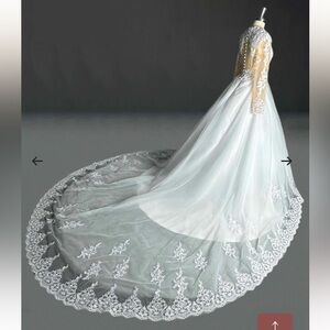 A-Line Long Sleeves Lace Tulle Court Train Wedding Dress